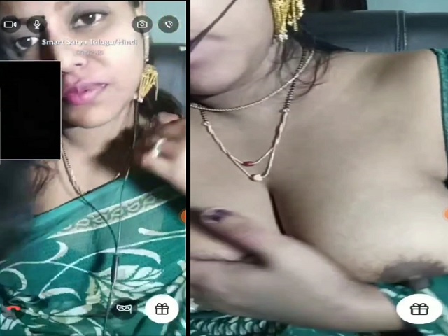 Telugu Aunty Big Boobs Shown Blouse Open