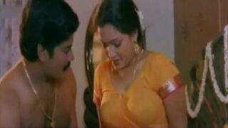 Aunty Muthal Iravil Saree Kayati Ool Seiyum
